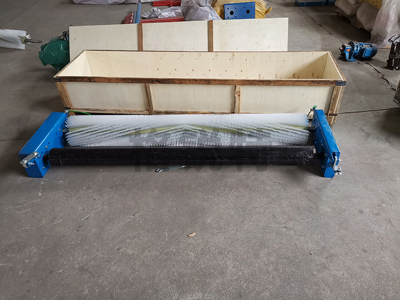 無(wú)動(dòng)力滾刷清掃器